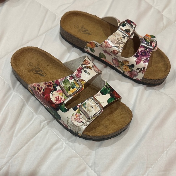 NWOT Floral Women's Sandals size 6 - Picture 1 of 5